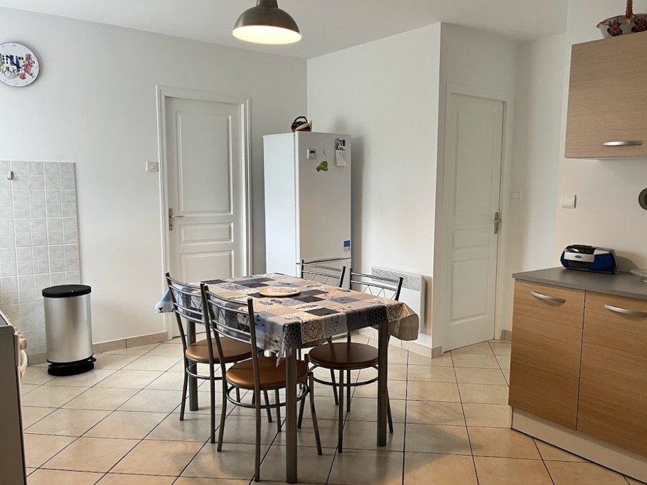 Séjour avec cuisine ouverte