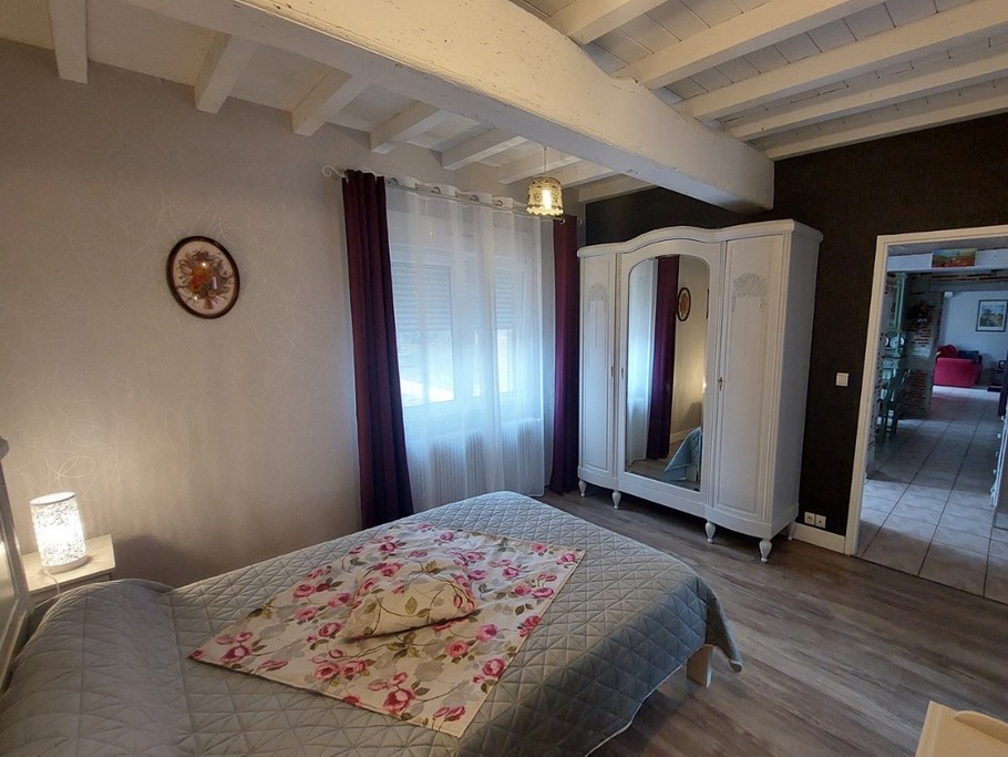 Chambre 1 au rez-de-chaussée avec salle de bain communicante