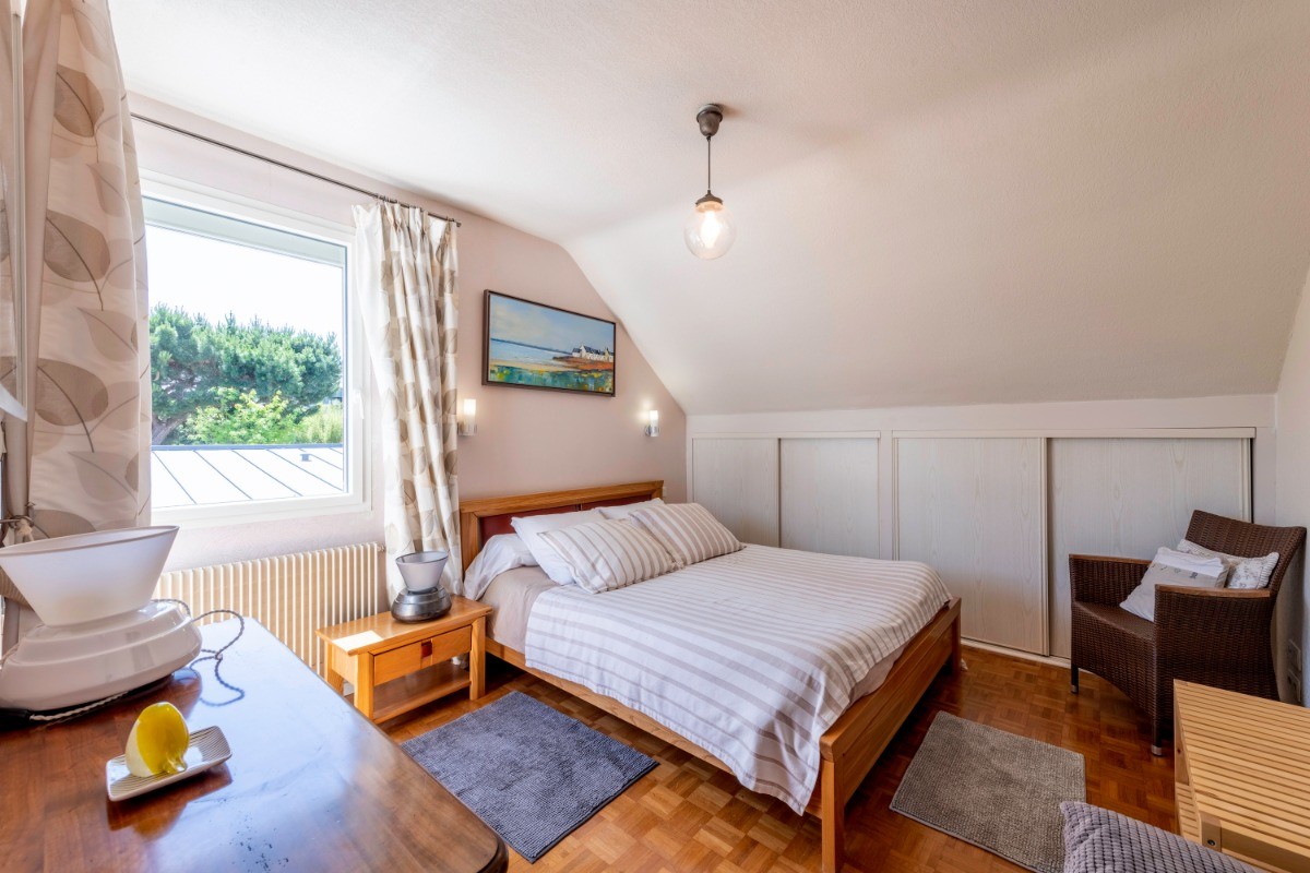 Chambre étage avec sa salle de bains totalement équipée