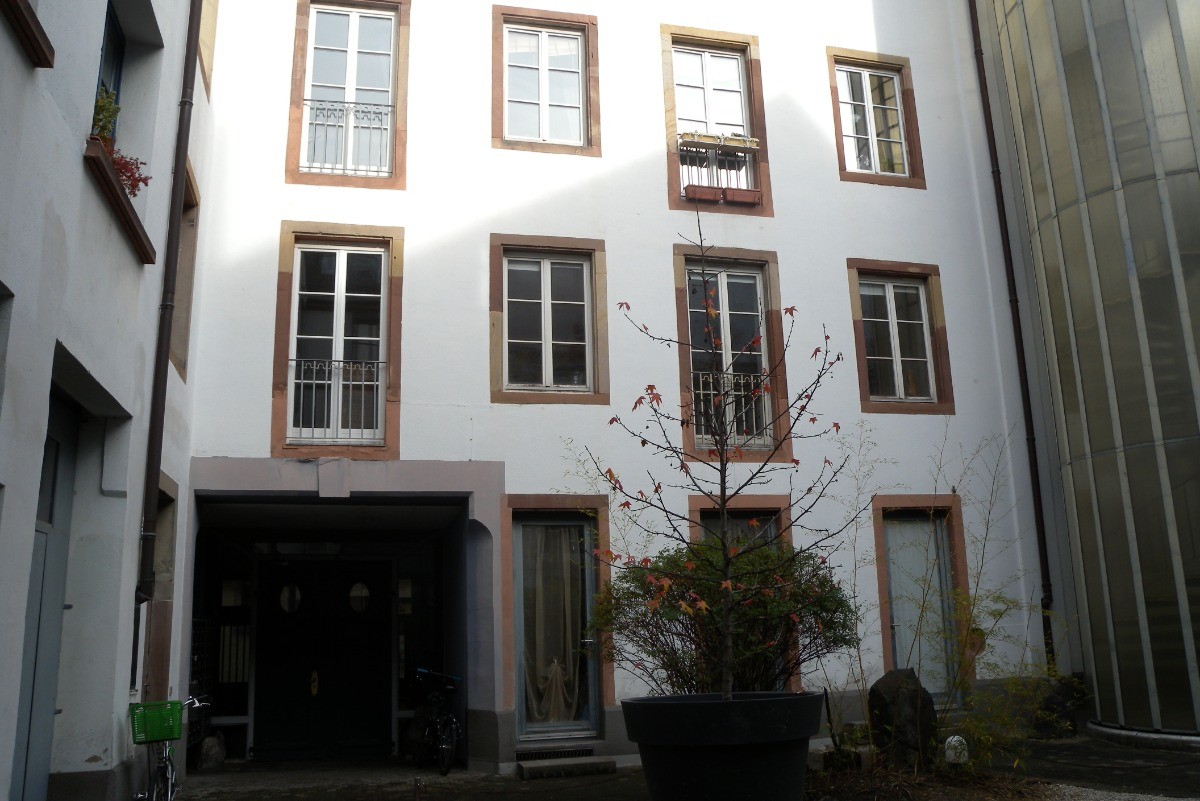 Studio donnant sur cour intérieure calme