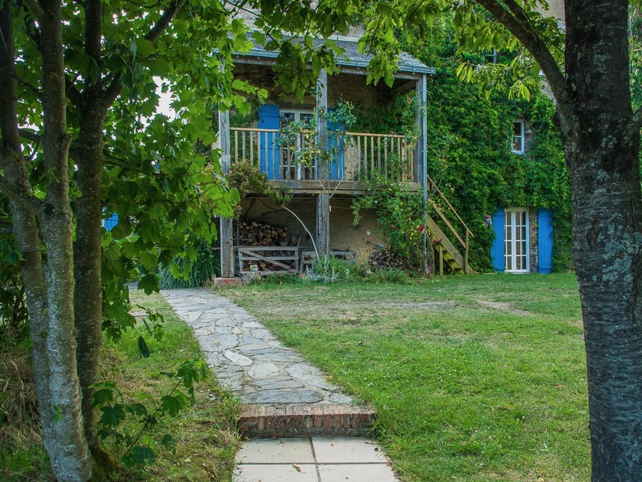 Terrasse Sud Est, vue de la piscine