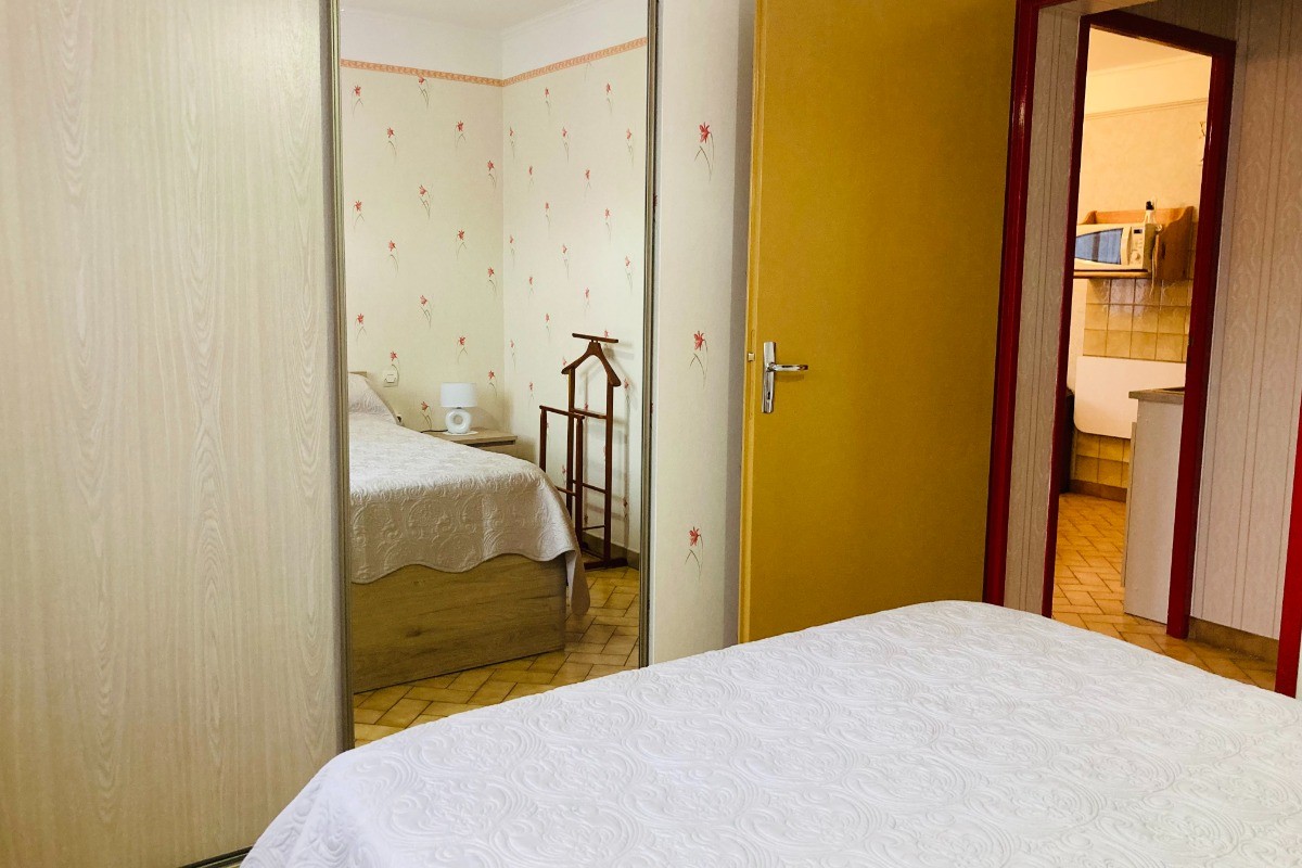 Chambre lit double 140