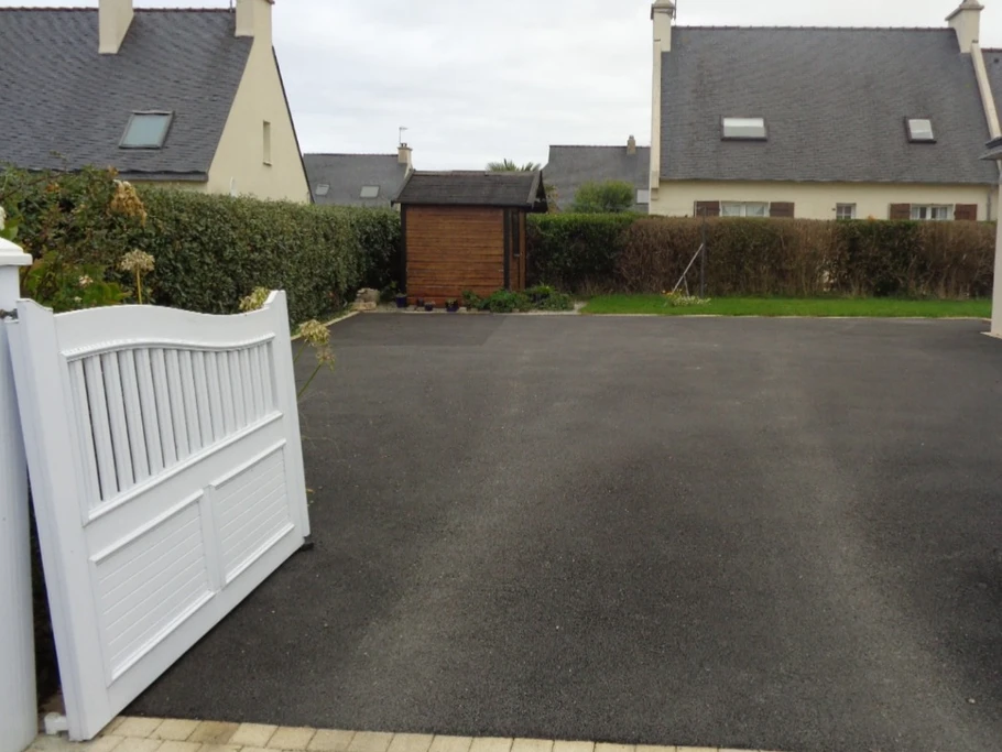 Vue de l'entrée du parking