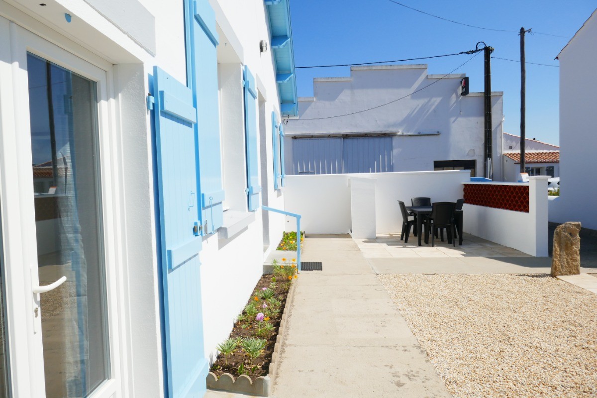 Cour à l'avant de la maison