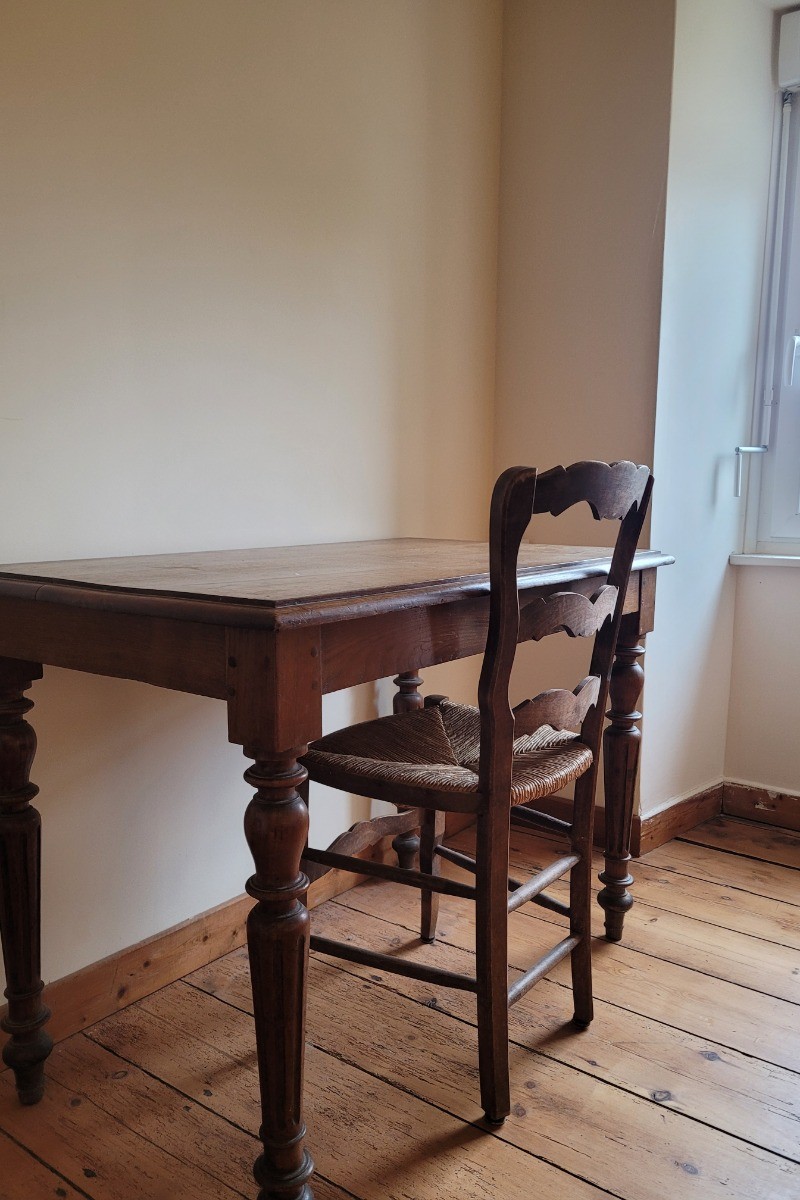 gîte de Kerloury, Clévacances, large capacity, 1st floor, study in right-hand bedroom, bed 140