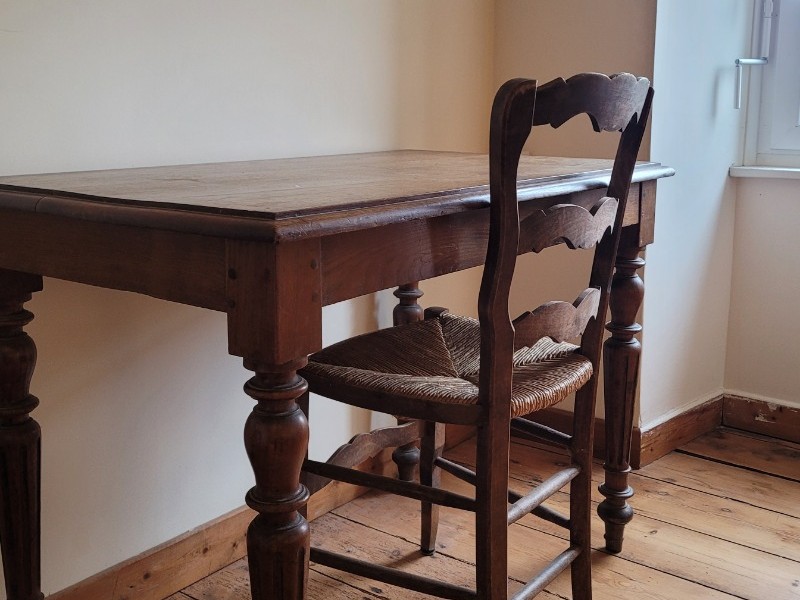 gîte de Kerloury, Clévacances, large capacity, 1st floor, study in right-hand bedroom, bed 140
