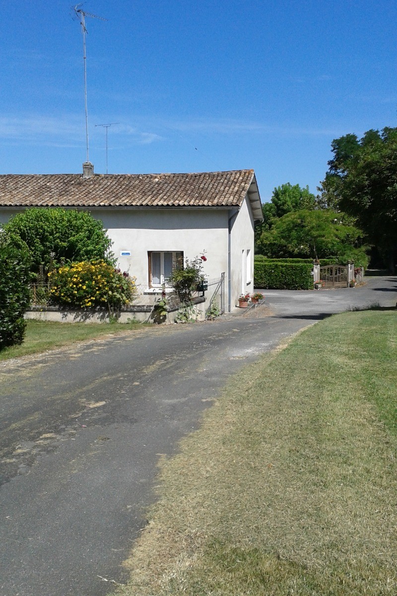 Le chemin d'accès - Le moulin de Minet - Guimps