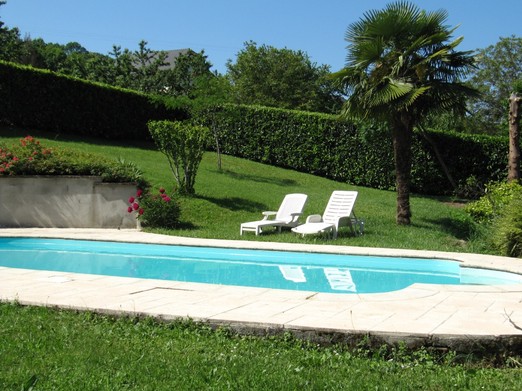 Appartement vacances pour 4 personnes à Chateauneuf (Savoie - Chambéry) idéal famille, piscine privée