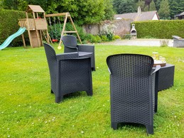 le jardin , le parking sécurisé