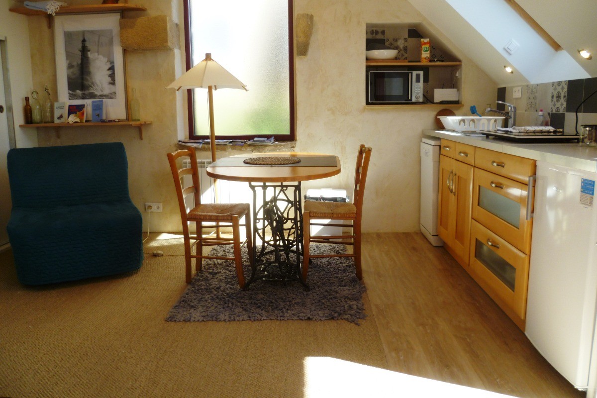 pièce de vie avec grand placard penderie