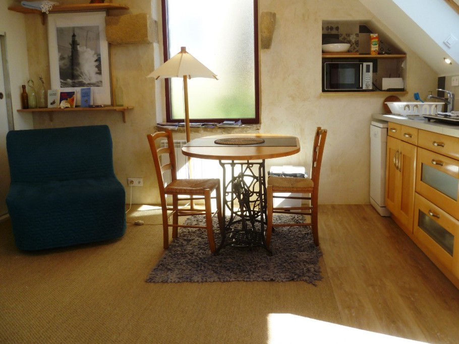 pièce de vie avec grand placard penderie