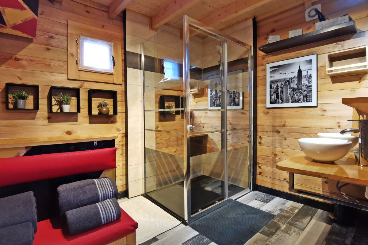 Douche à l'italienne et double vasques