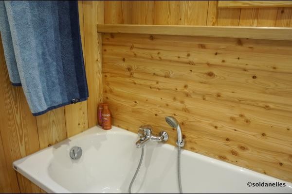 Baignoire tout de bois habillée