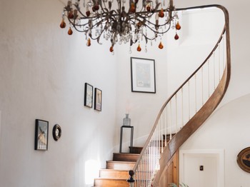 escalier pour aller aux chambres