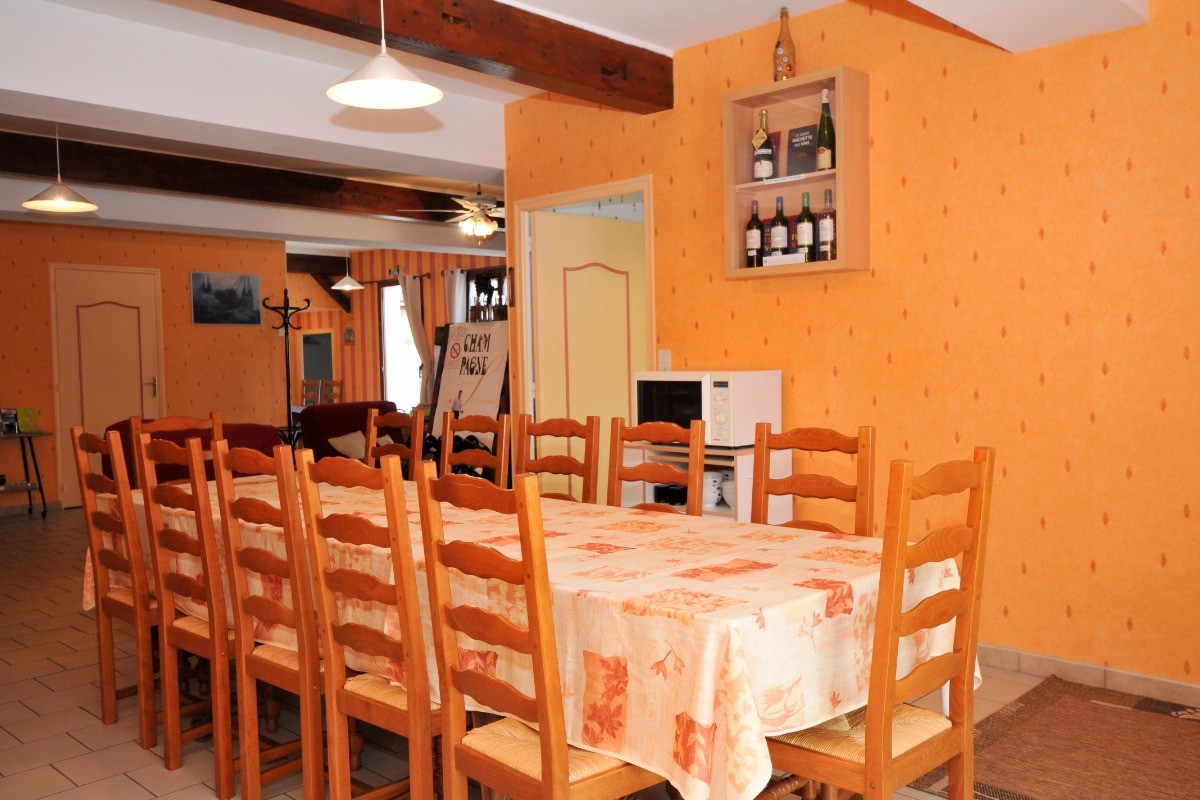 Grande table pour petits déjeuners