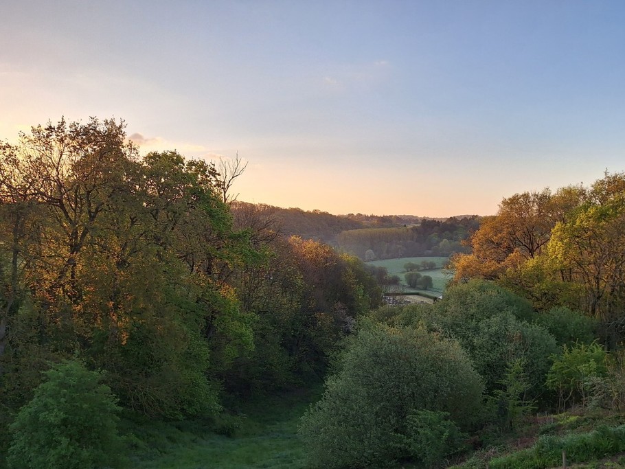 Photo le Vallon de Léhon , vue de la terrasse