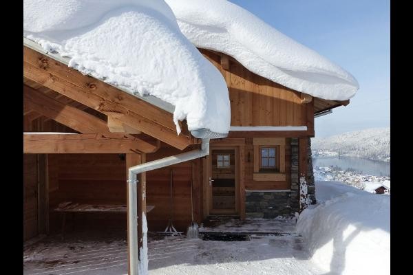 Entrée Chalet le Grenier sous la neige