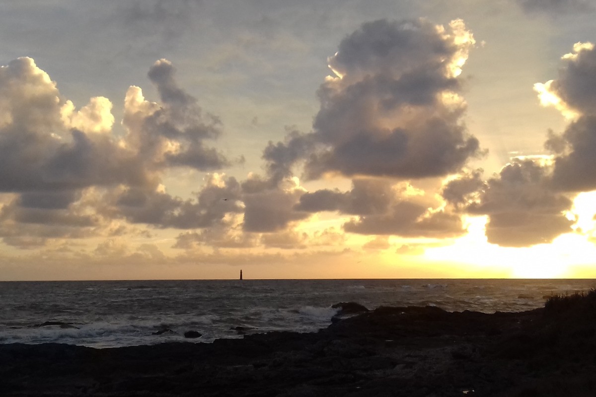 Coucher de soleil sur le phare des Barges