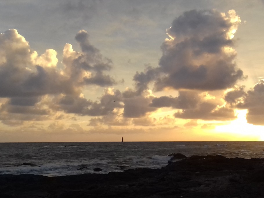 Coucher de soleil sur le phare des Barges