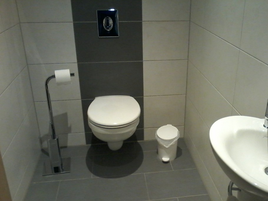 Toilettes avec lave-mains
