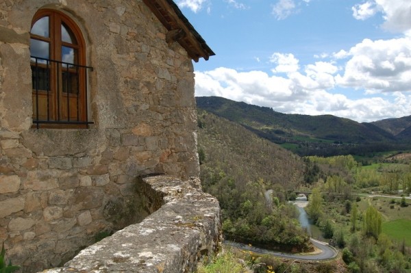 vue sur la Dourbie depuis le chemin de ronde de Cantobre