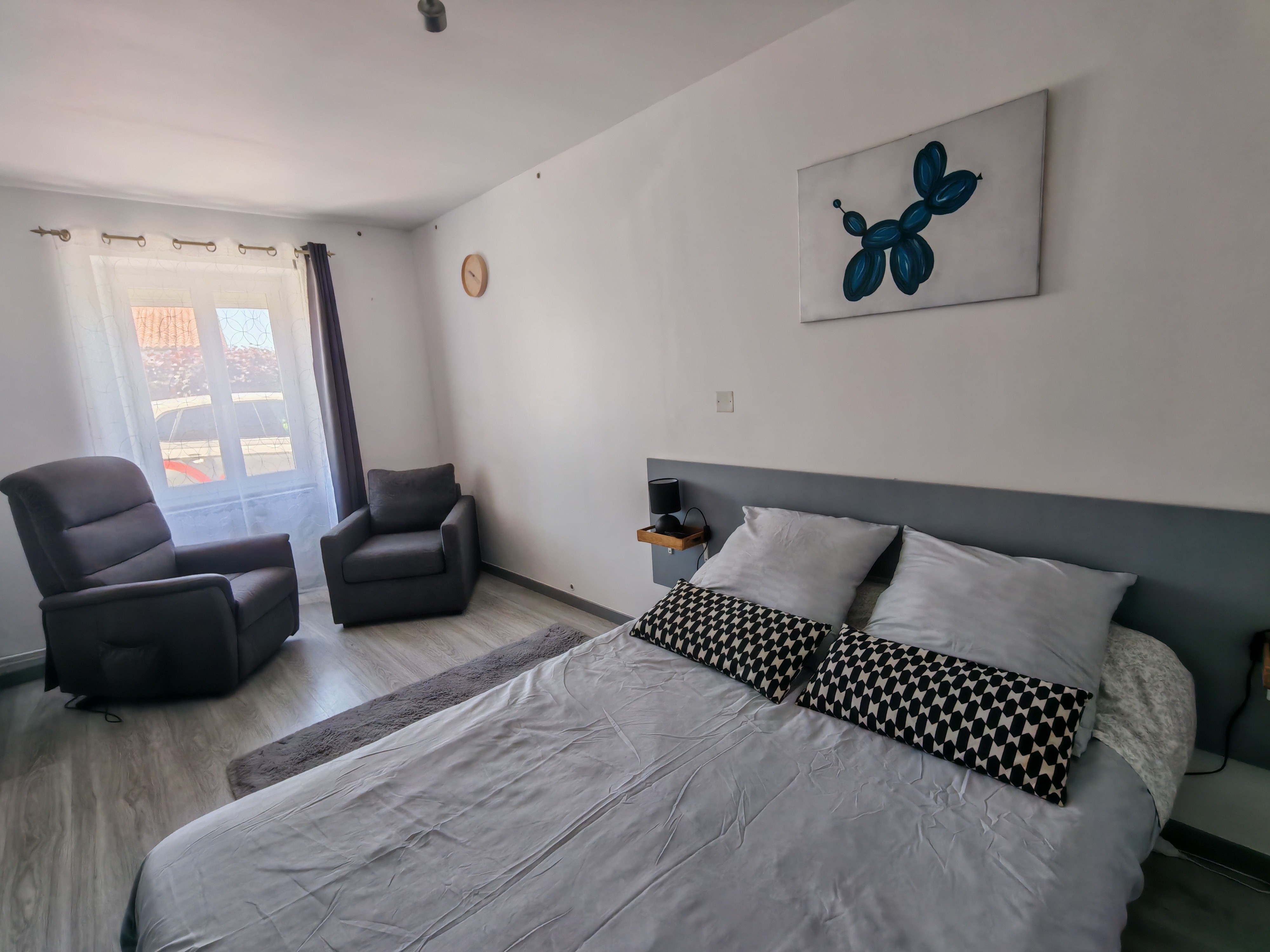 Bedroom with double bed (140cm)