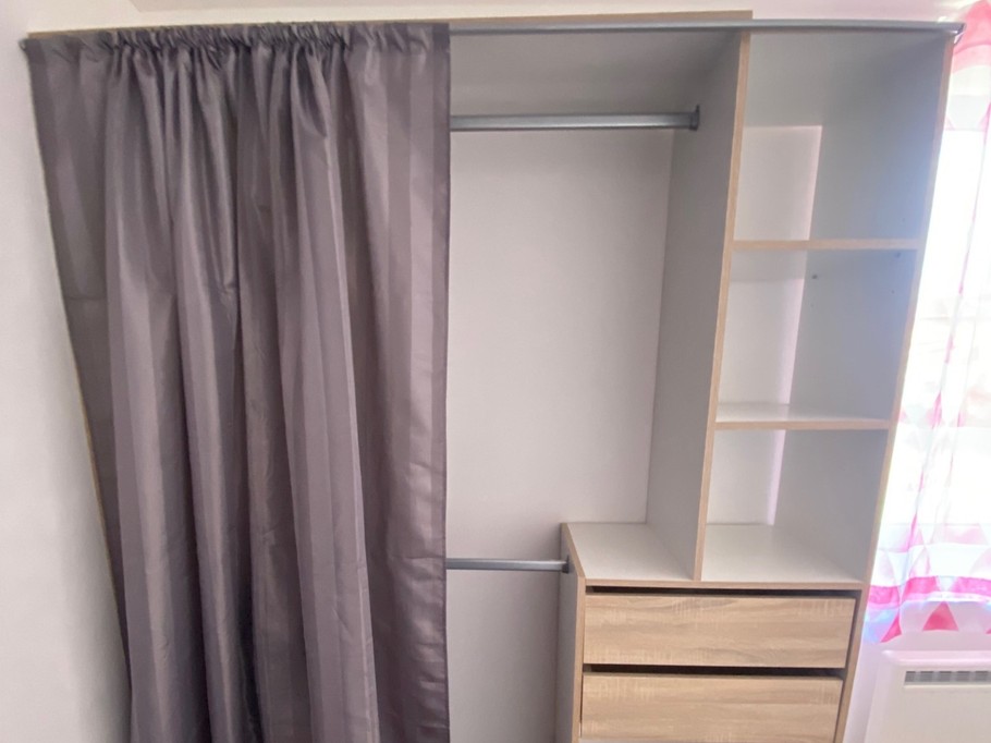 Chambre 3, penderie - Appartement familial Begnécourt, Vosges