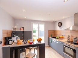 Cuisine aménagé, robot, service raclette, pierrade, Dolce Gusto, Marmite à moules ....