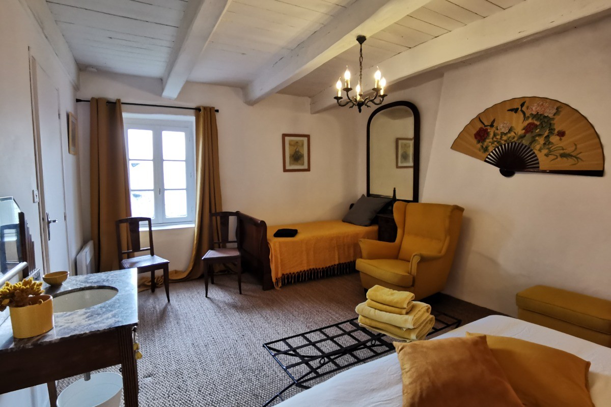 Etage 1: Chambre 3 avec lit 160 et lit 90
