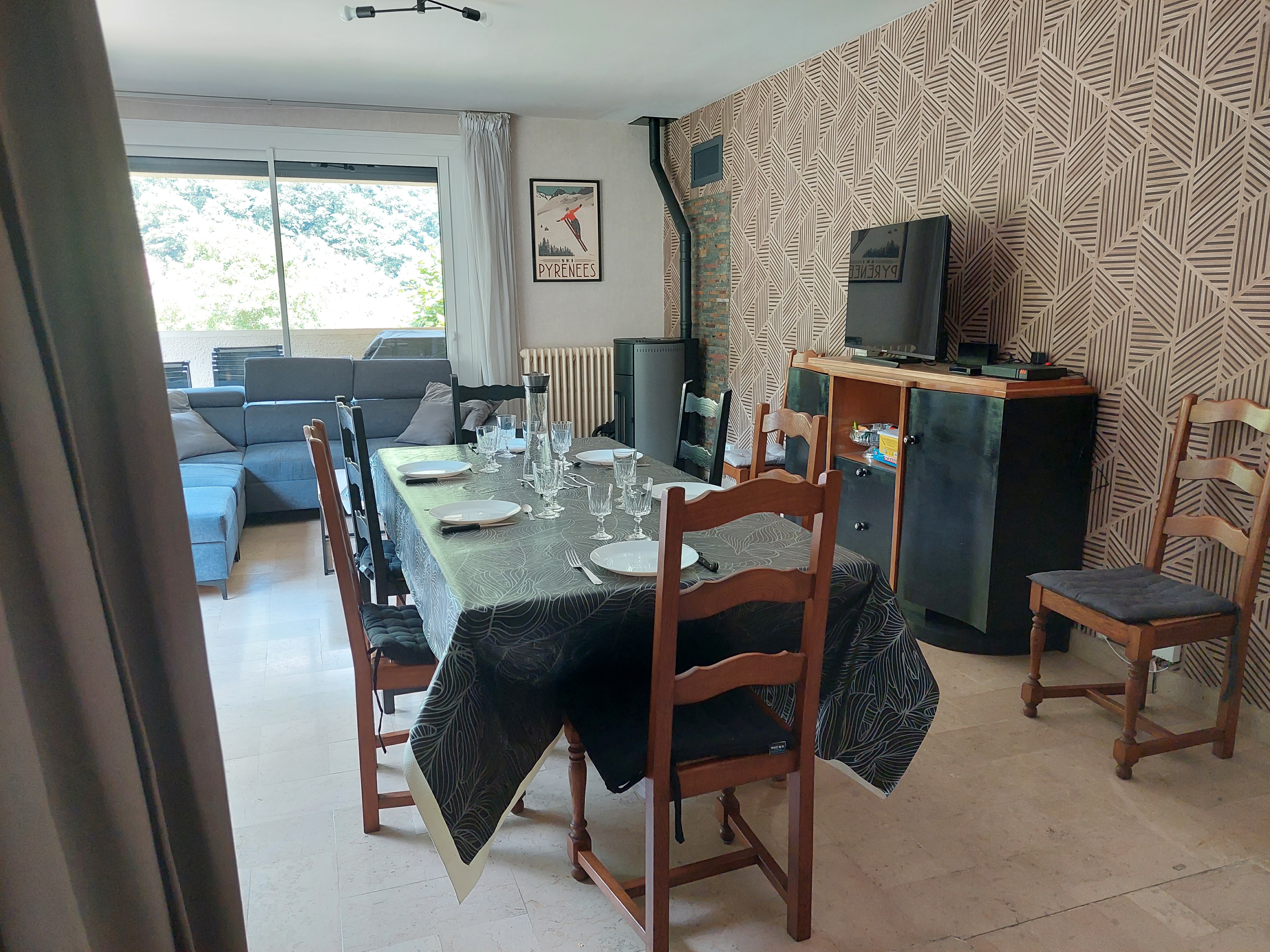 Dining room and lounge