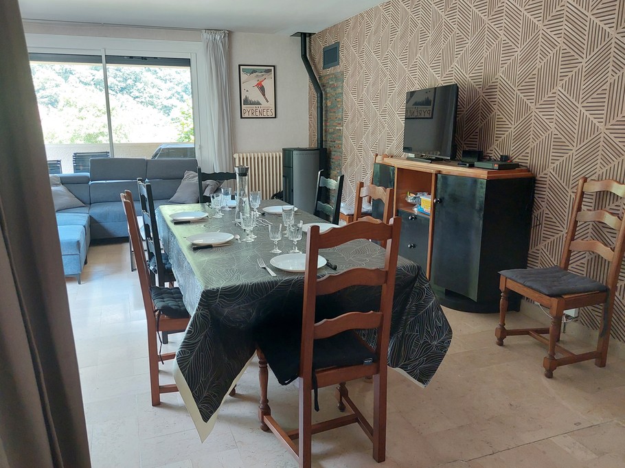 Dining room and lounge