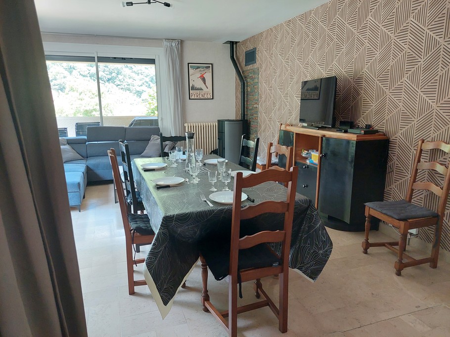Dining room and lounge