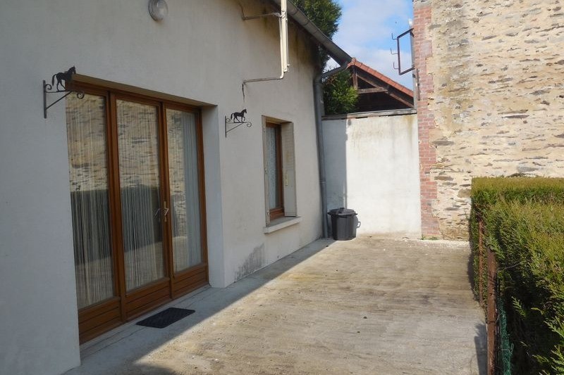 Maison au cœur du bourg de Genouillac en Creuse