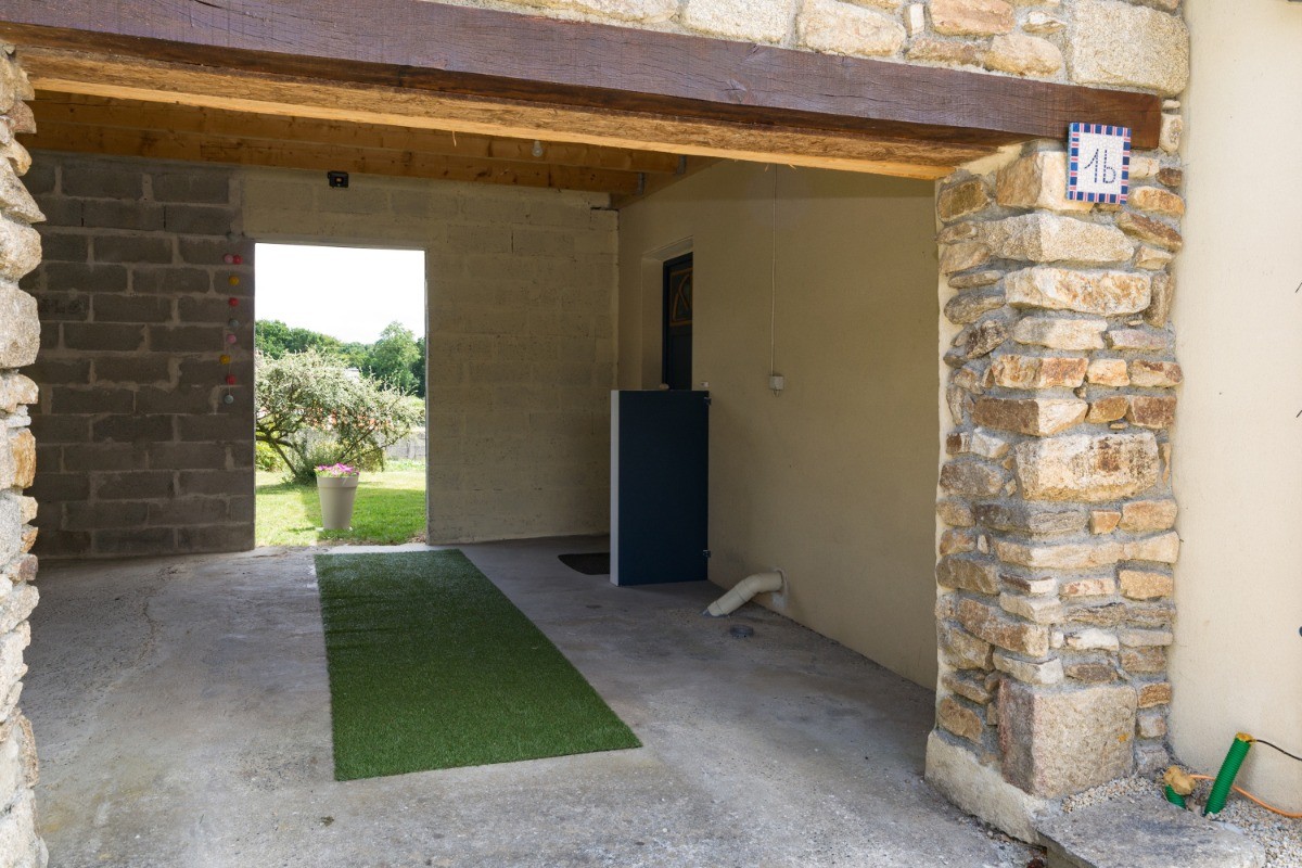entrée de plein pied
et possibilité d'abriter la voiture et les ... passagers !
