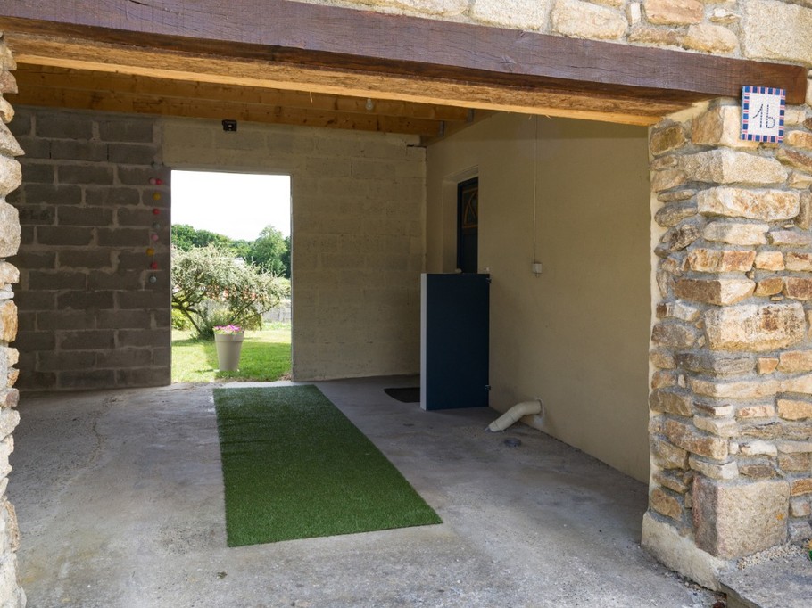 entrée de plein pied
et possibilité d'abriter la voiture et les ... passagers !