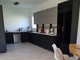 Séjour et cuisine aménagée de la maison CUJI Arvert en Charente maritime