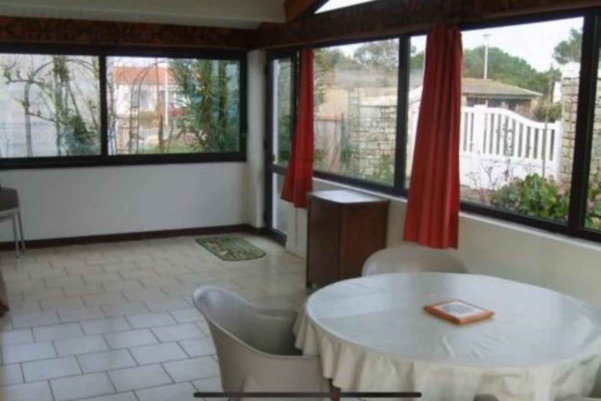 Maison familiale pour 6 personnes, avec jardin clos et garage, proche de la plage à pieds, St Denis d'Oléron, ile d'Oléron, en Charente maritime