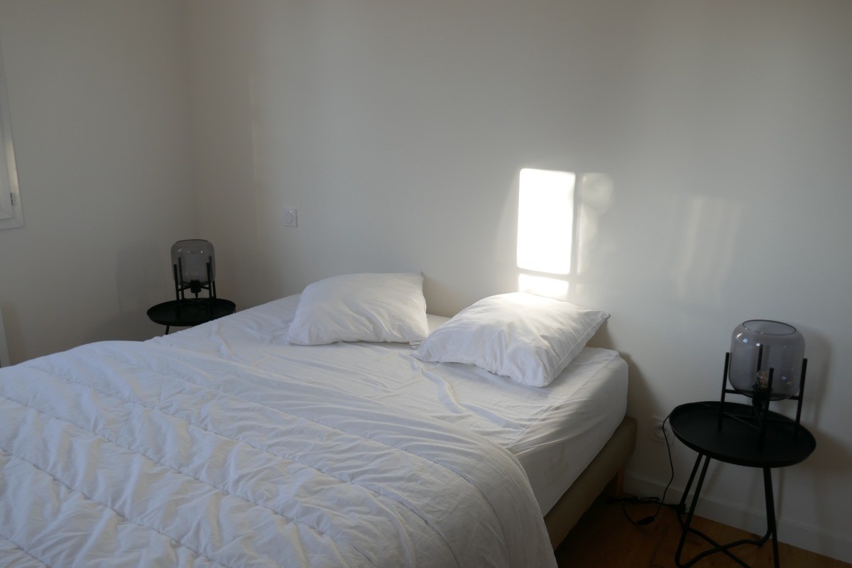Chambre 2 à l'étage avec un lit en 160