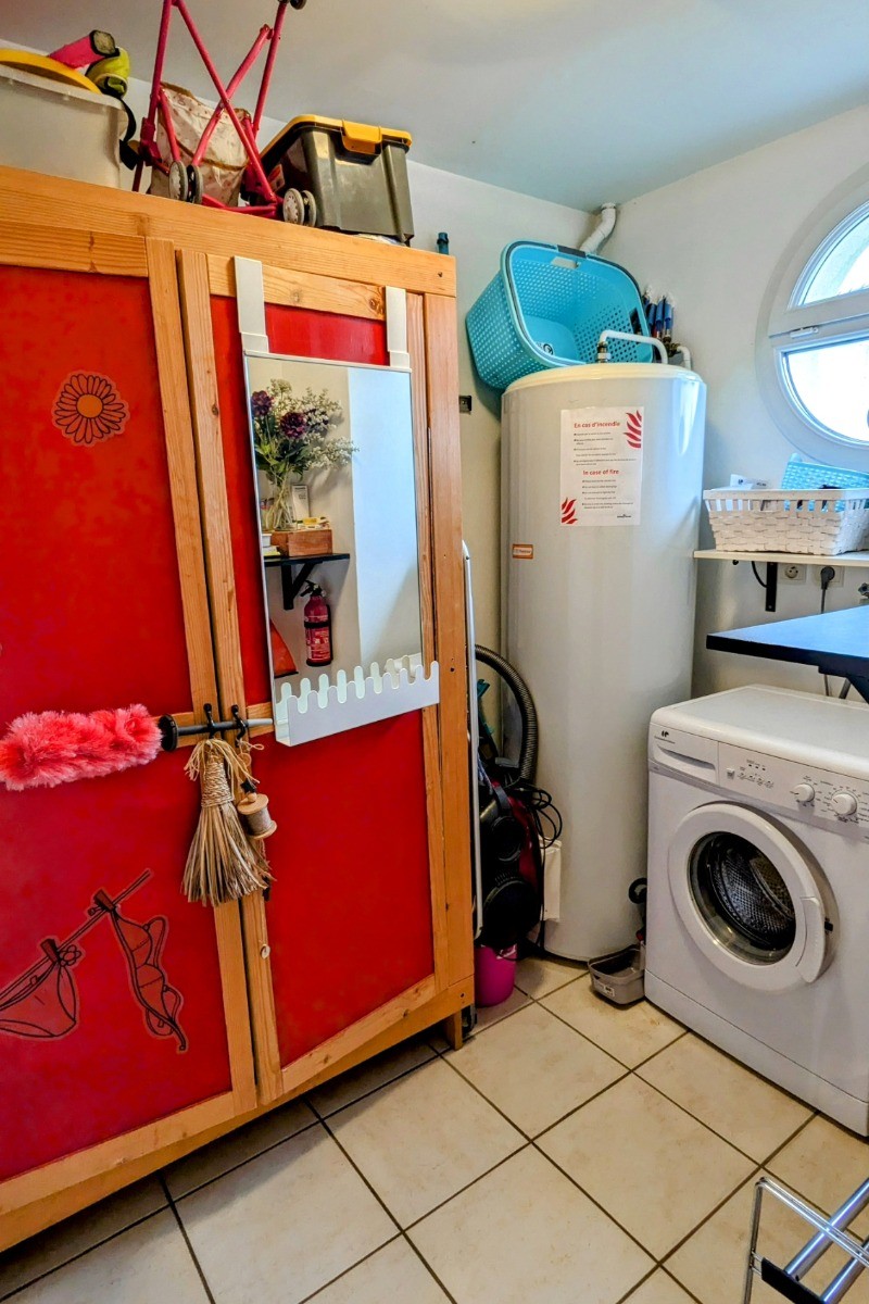 CELLIER avec machine à laver, table à  repasser, Tancarville et nécessaire pour menage