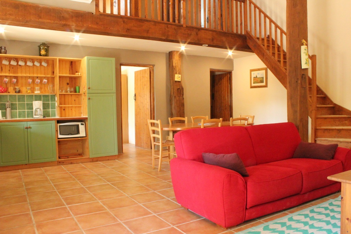 Le gîte "Le châtaignier" est un duplex qui offre de magnifiques espaces de vie