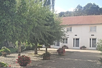 cour + façade gîtes