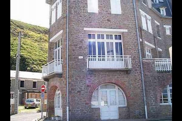 Appartement au 1er étage avec balcons et terrasse