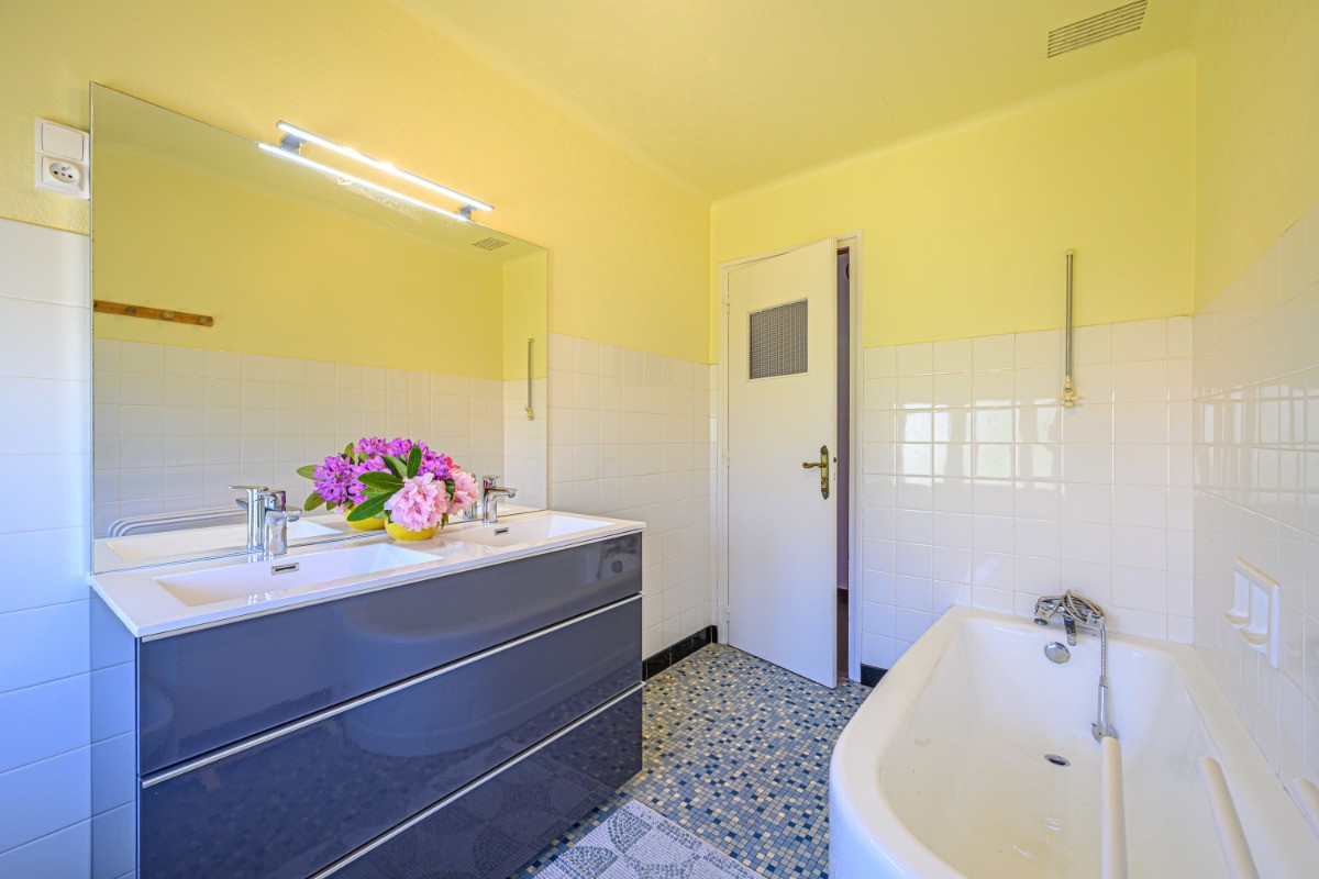 salle de bain à l'étage