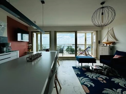 Pièce de vie avec vue sur mer