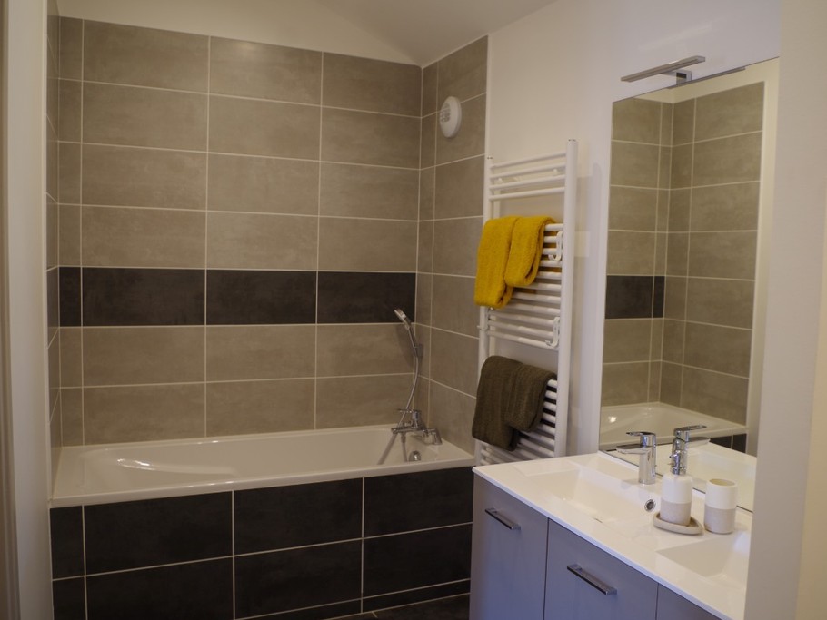 Domaine Lafarge - salle de bain avec baignoire