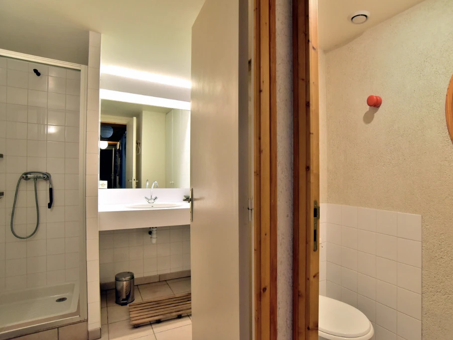 Salle de bain et WC arrière