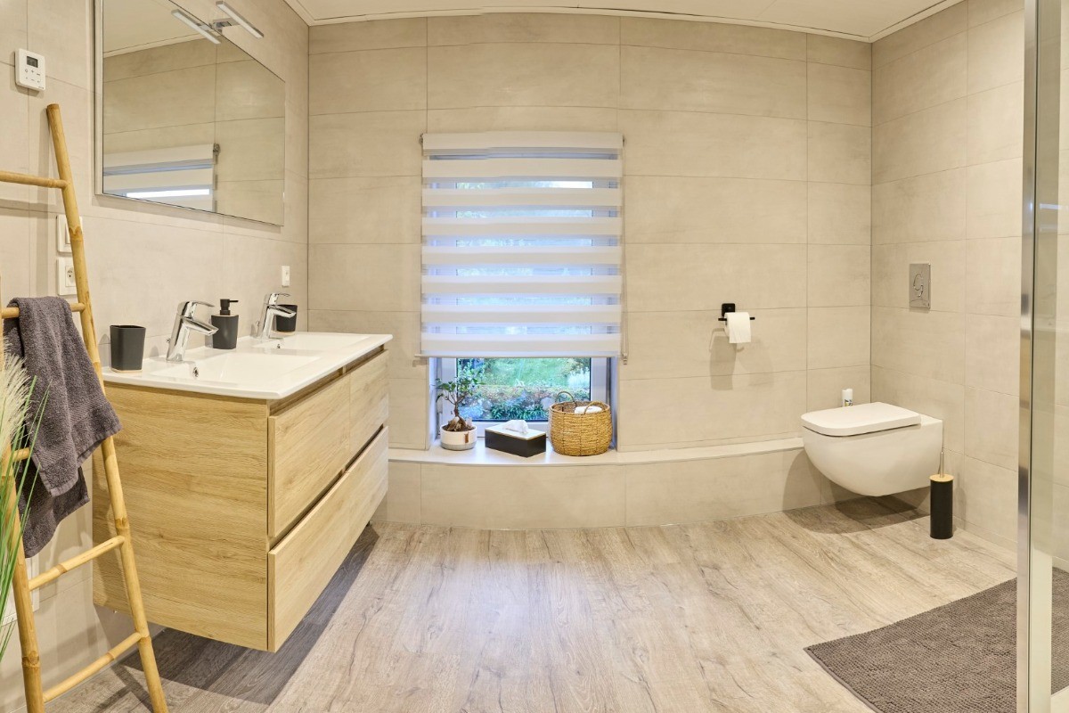 Salle d'eau avec wc 1er étage, douche italienne - Gîte Escapade Vosgienne Celles-sur-Plaine, Vosges