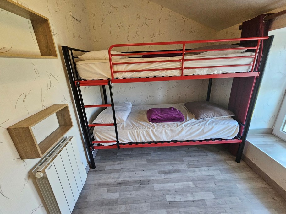 Chambre des enfants en enfilade à côté de la chambre des parents