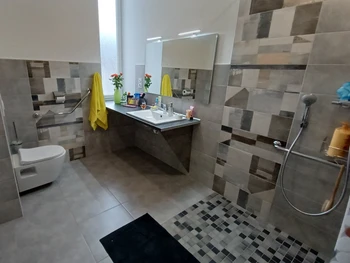 Salle de bain pour personne en difficulté - Gîte l'Atelier de plain de pied, Gérardmer