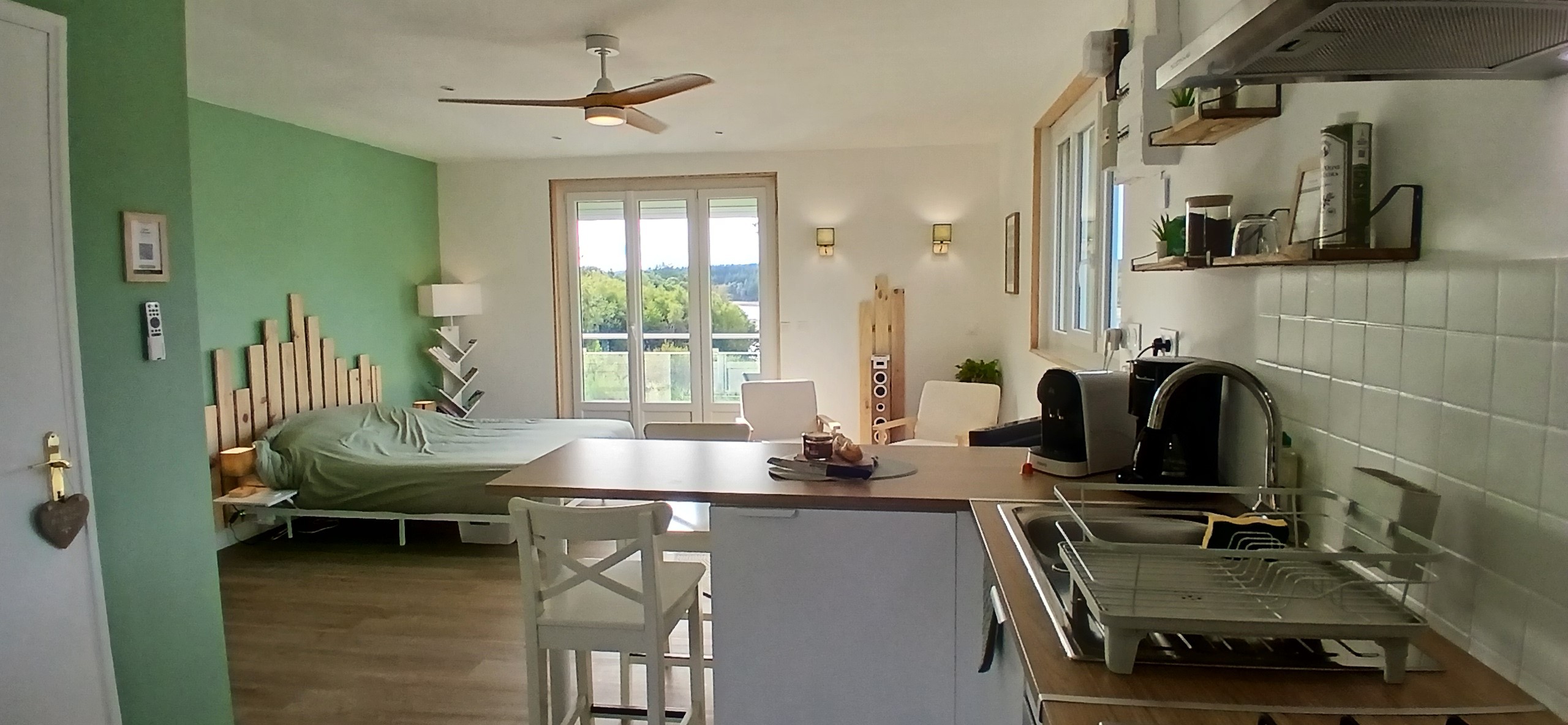 Le Nid – Holiday cottage, sleeps 2, Beaumont-du-Lac, Haute-Vienne: The living room